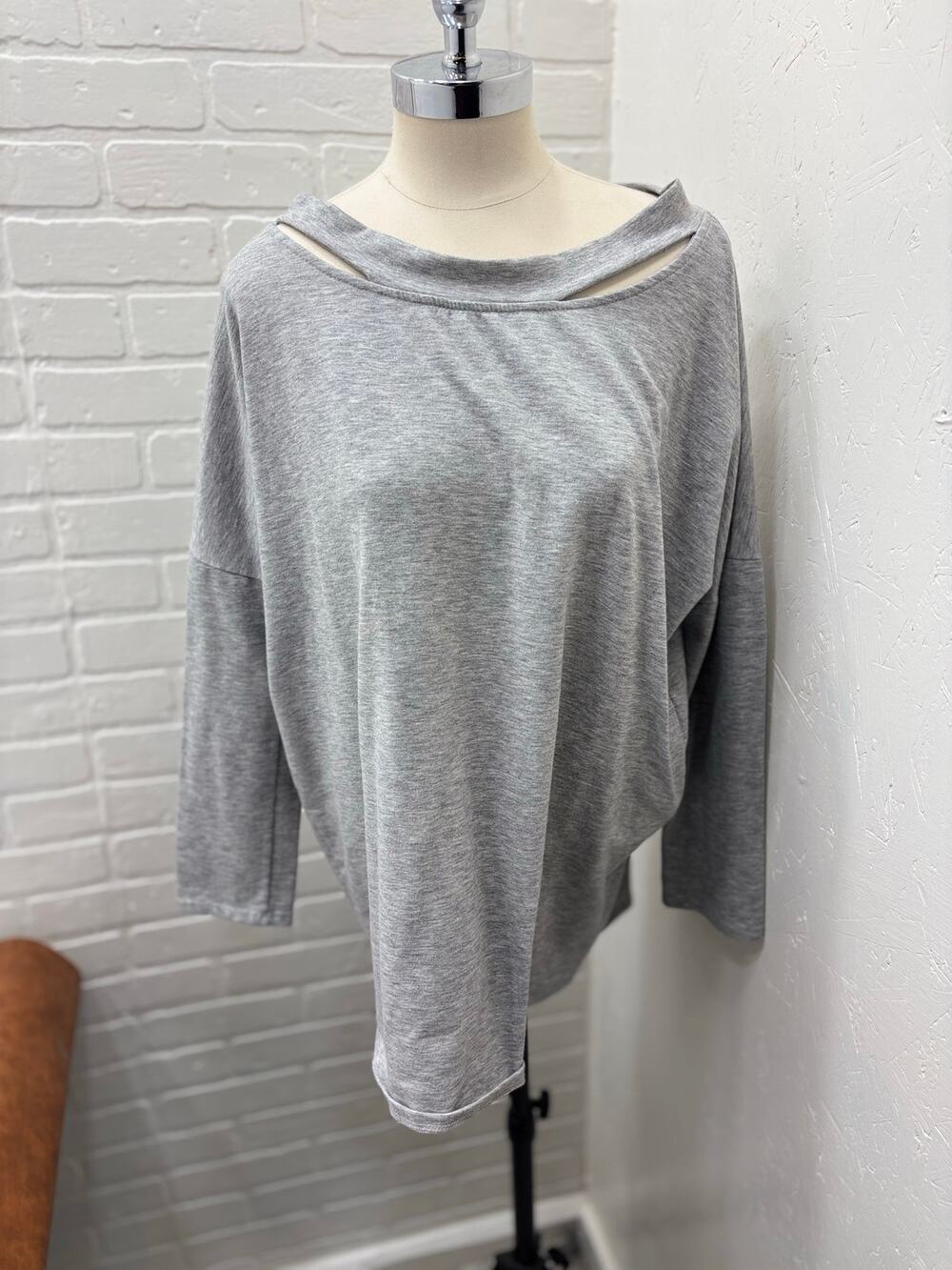 BELLAMIE Heather Grey Woman's XL Cutout Slash Neckline Oversized Sweatshirt C10